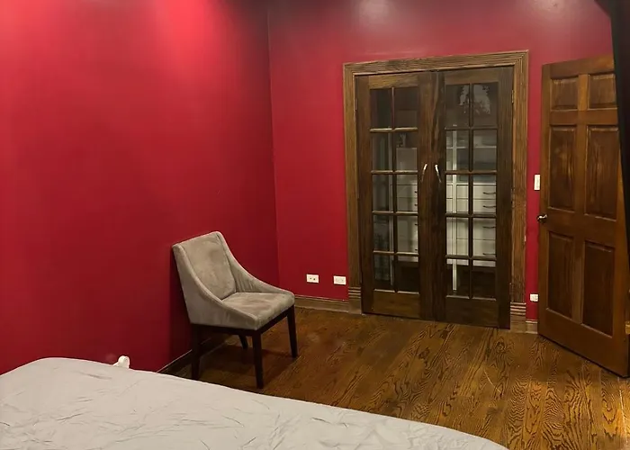 Wicker Park Loft Style Apartment *